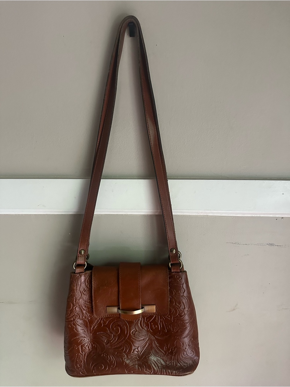 Patricia Nash Embossed Tan Leather Shoulder Bag with Gold Accent - Picture 1 of 5